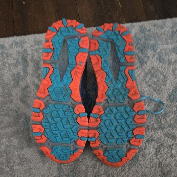 New Balance Women's Athletic Shoes - Navy and Coral - Picture 4 of 4